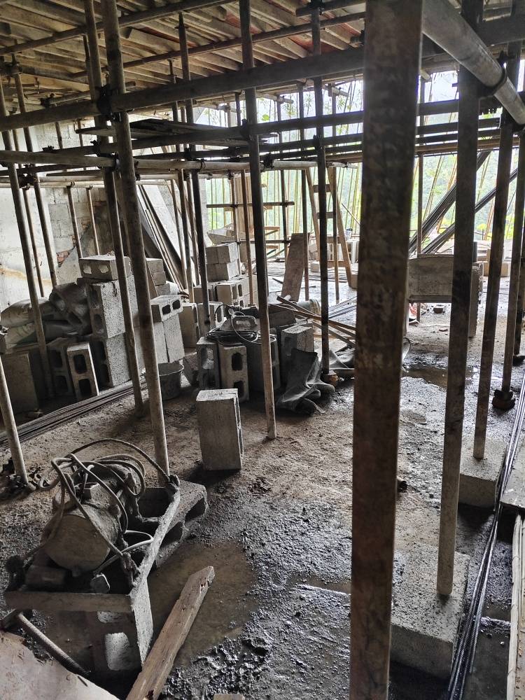 重庆巫溪一小区1楼4户业主联合私挖地下室？回应：已责令停止施工，正房屋进行鉴定