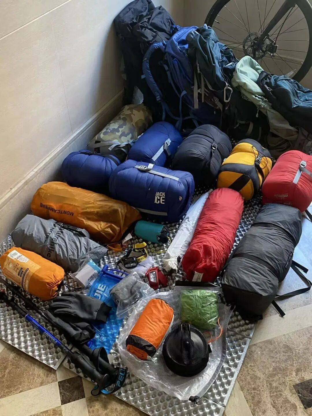 这一届年轻人，只租不买了