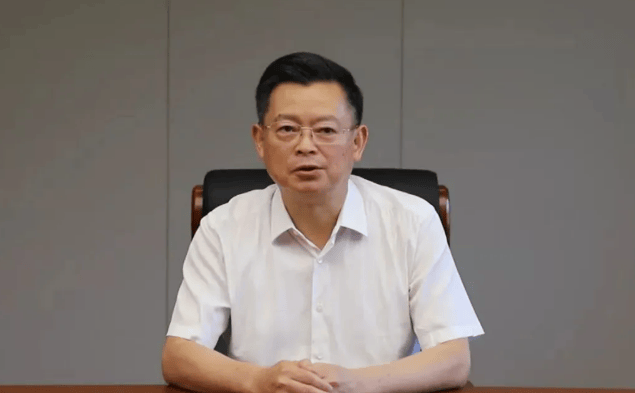 中共中央批准，开除张建华党籍